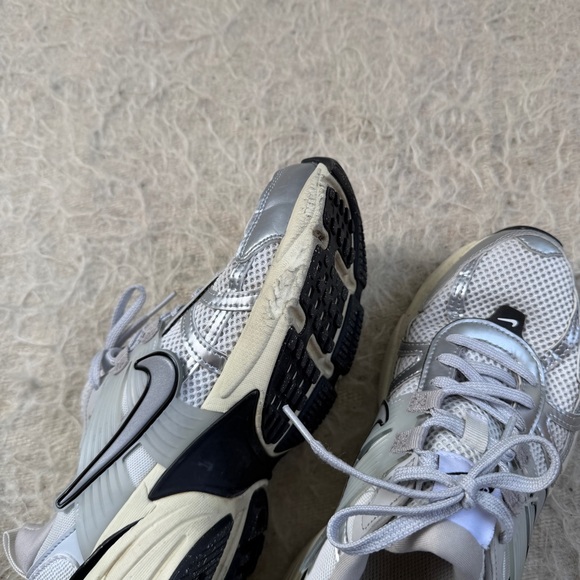 Nike Silver Chunky Sneakers - size 7.5 - Picture 4 of 6